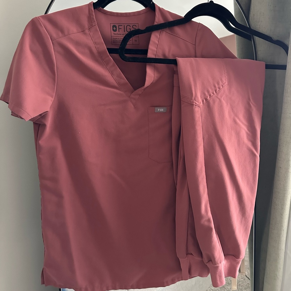 Figs Mauve Pink Scrub Set